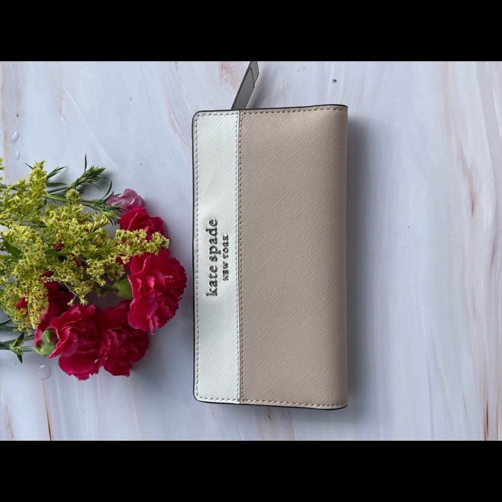 Kate Spade Warm Beige Slim bifold wallet Clutch NEW - Picture 2 of 5